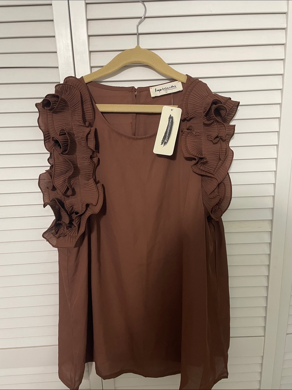 NWT L Brown Ruffle Blouse